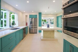 Fridge, microwave, oven, stovetop - Stunning New Villa 2 Mins to Beach - Coral House (Gibbes)