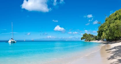 Stunning New 3-bed Villa 2 Mins to Beach - Coral House