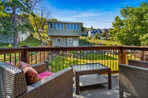Terrace/patio - Mesaba View, Heirloom Vacations (Duluth)