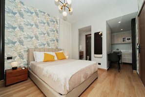 1 habitación, escritorio, tabla de planchar con plancha y wifi 