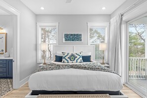 5 habitaciones, escritorio y tabla de planchar con plancha