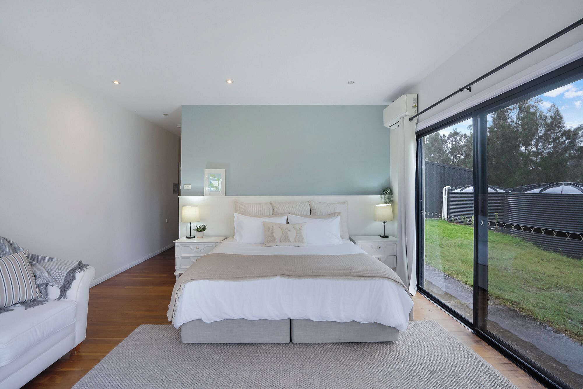 5 bedrooms, WiFi, bed sheets