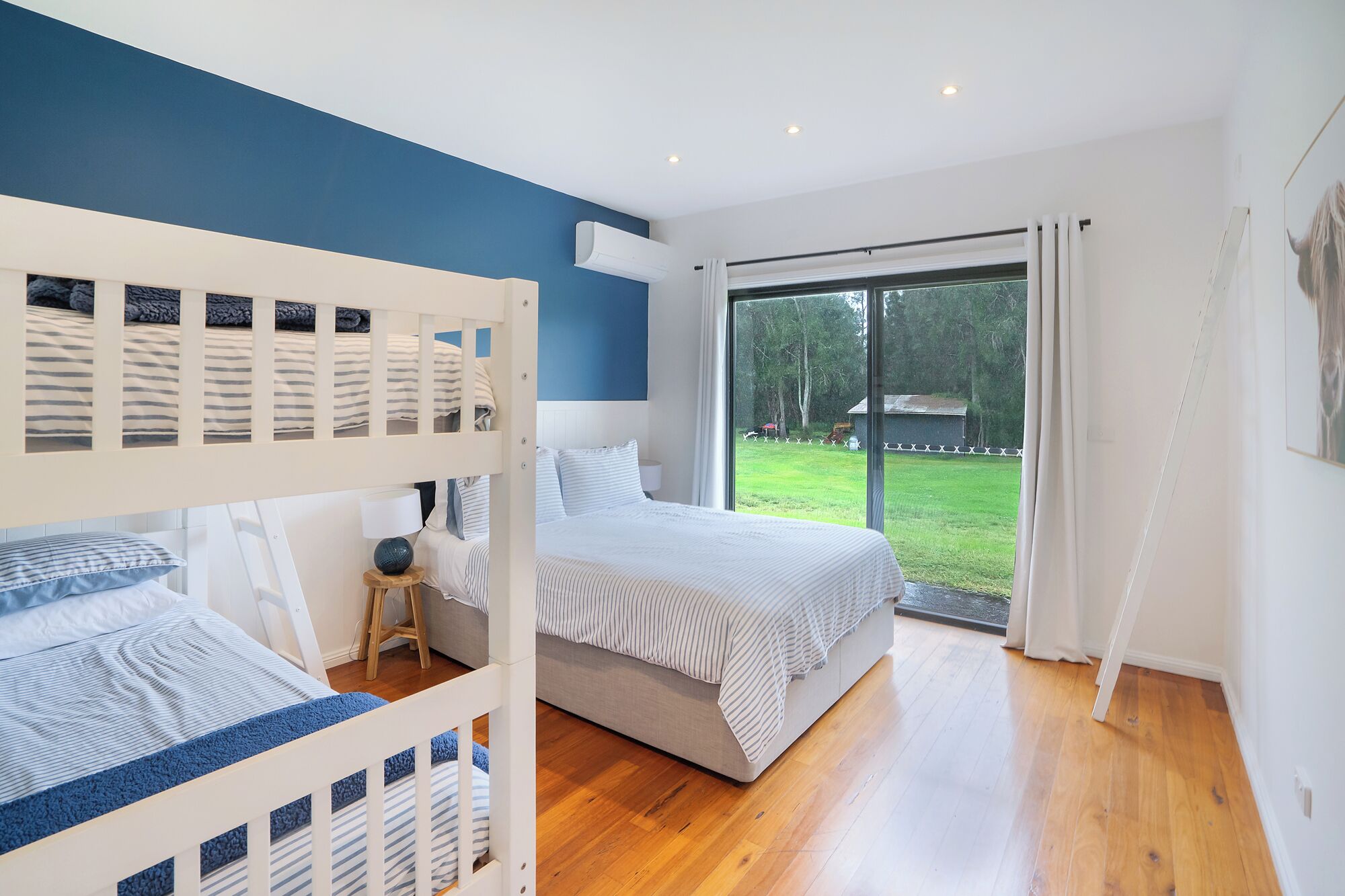 5 bedrooms, WiFi, bed sheets