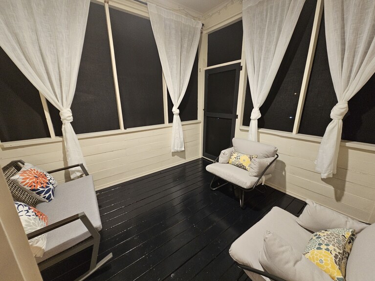 Private Raleigh Bungalow Retreat Near Downtown Raleigh - Clayton, NC