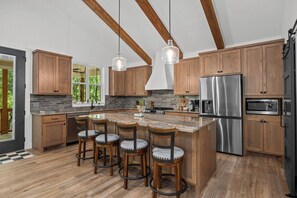 Fridge, microwave, oven, stovetop - Stetson House | Brand New | Fantastic Deck (Comfort)