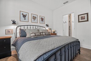 2 bedrooms, iron/ironing board, free WiFi, bed sheets - Stetson House | Brand New | Fantastic Deck (Comfort)