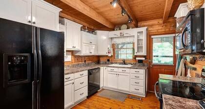 Welcome to Woodland Cottage on Lake Catoma in Cullman Al