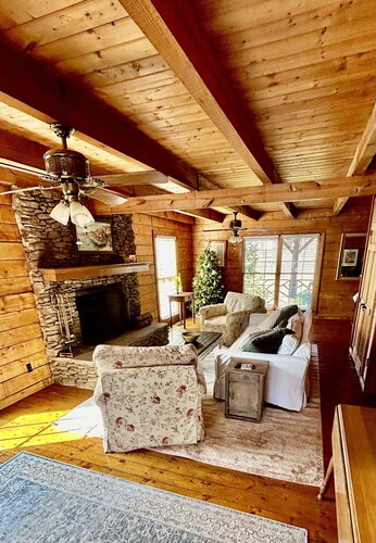 Welcome to Woodland Cottage on Lake Catoma in Cullman Al