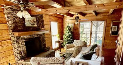 Welcome to Woodland Cottage on Lake Catoma in Cullman Al