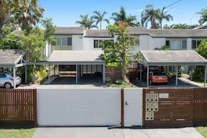 Exterior - Villa Le Miramar Perfect for your Pooch Holiday (Noosa)