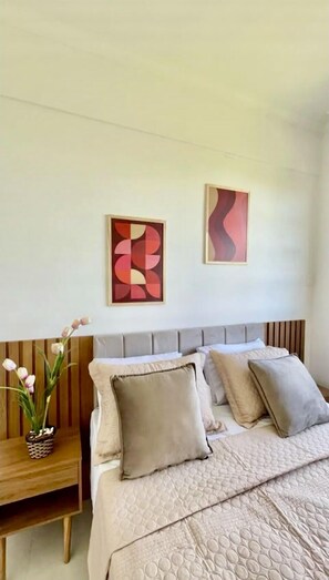 Panoramic Apartment | Desk, iron/ironing board, free WiFi