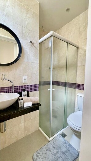 Panoramic Apartment | Bathroom | Shower, hair dryer, towels, soap