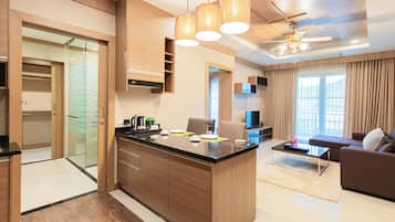 Suite, 1 Bedroom, Mountain View | 1 bedroom, free minibar, desk, free WiFi