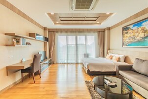 Studio, Mountain View | Hill view