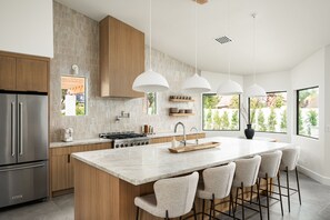 Fridge, microwave, oven, stovetop - The MYAH by Porter | NEWLY REMODELED! Enjoy the Pool, Firepit & Luxury! (Scottsdale)