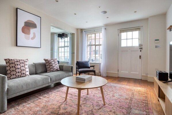 Télévision, chaîne hi-fi