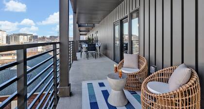 Hyve-The Cosmo-Walk To Broadway