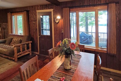 Cozy cabin on class A Musky Lake - Lake Big Sissabagama - Pet Friendly