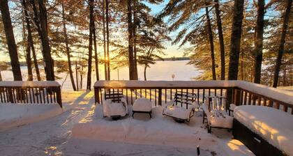Cozy cabin on class A Musky Lake - Lake Big Sissabagama - Pet Friendly
