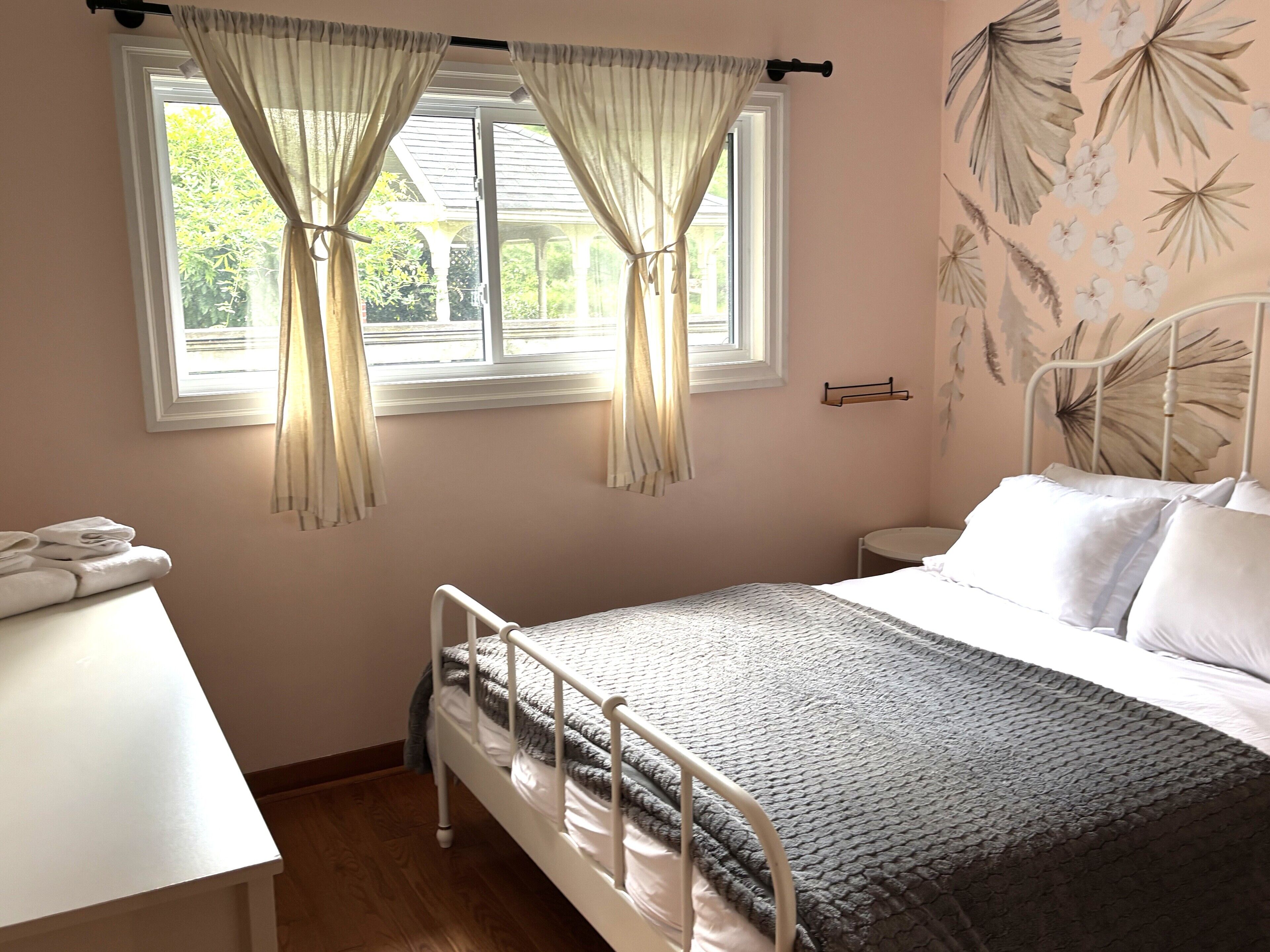 3 bedrooms, iron/ironing board, travel crib, WiFi