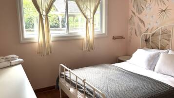 3 bedrooms, iron/ironing board, travel crib, WiFi