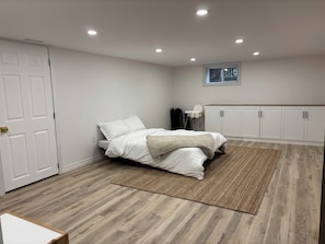3 habitaciones, tabla de planchar con plancha, cuna de viaje y wifi