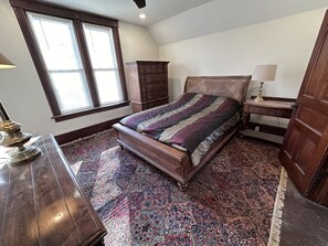 5 bedrooms, WiFi, bed sheets - Newly restored Victorian style home built by the Glarum family in 1895. (Elberta)