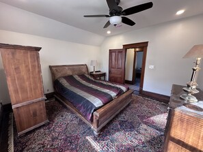 5 bedrooms, WiFi, bed sheets