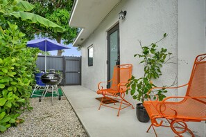 Terrace/patio - Soccer Fan Stay: 20 Mins to Hard Rock Stadium + Complimentary Fan Kits (Miami)