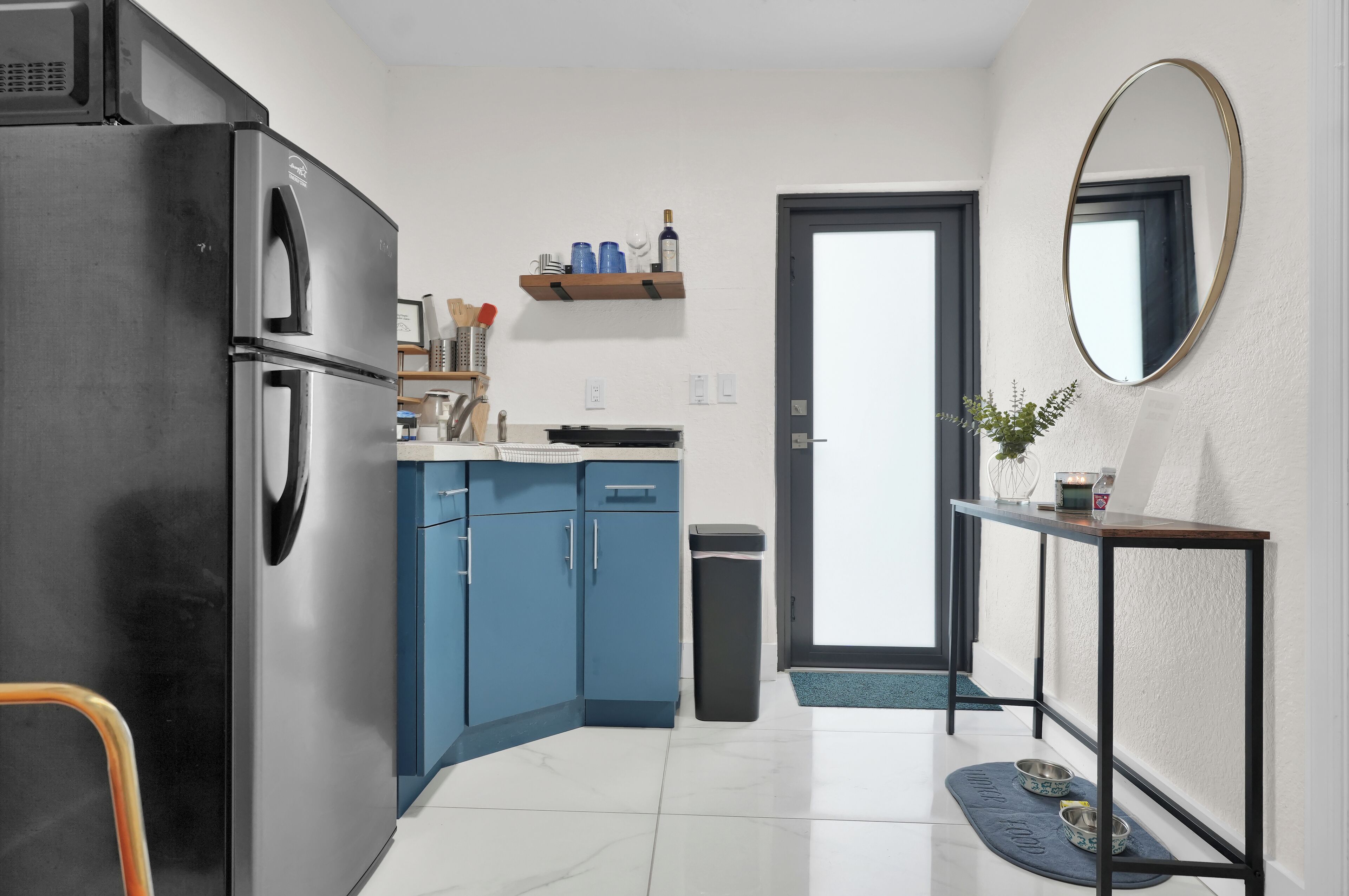 Fridge, microwave, stovetop, coffee/tea maker