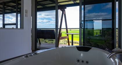 Barossa Pavilions - a luxurious, self-contained hillside retreat