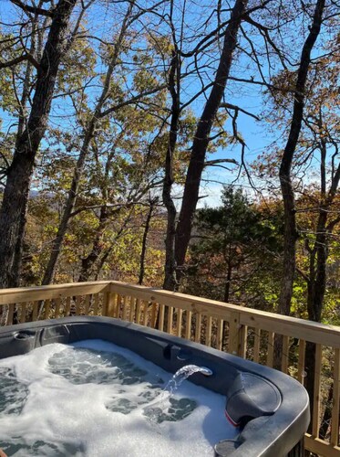Quiet Log Cabin with private river access and hot tub