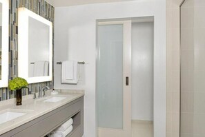 Shower, hair dryer, towels, soap - Beautiful Beachfront Marriott Vacation Club at Barony Beach in Hilton Head, SC (Hilton Head Island)