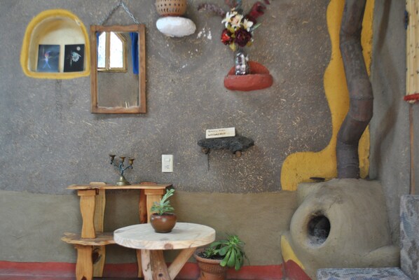 Traditional Double Room | Bed sheets - Temazcal Casa de Barro (Teotihuacan)