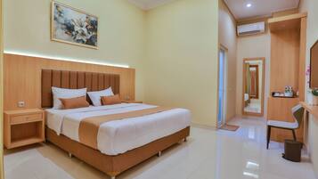Deluxe Room, 1 Bedroom, Ensuite | 1 bedroom, desk, blackout curtains, soundproofing