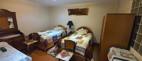 3 bedrooms, iron/ironing board, free WiFi, bed sheets