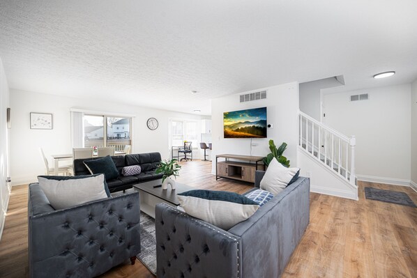 Smart TV - 25% OFF: Spacious 4 bedroom-Pet Friendly-Fenced (Columbus)