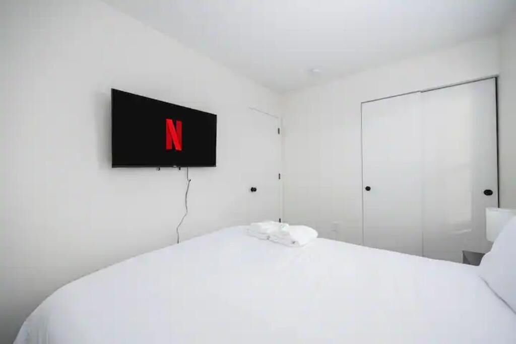 4 slaapkamers, een strijkplank/strijkijzer, wifi