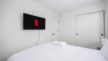 4 slaapkamers, een strijkplank/strijkijzer, wifi