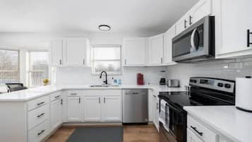 Refrigerador, microondas, horno, placa de cocina