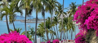 Incredible Ocean Front Condo with Amazing Views at Condomios Playasol Las Hadas