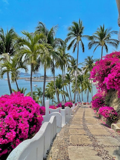 Incredible Ocean Front Condo with Amazing Views at Condomios Playasol Las Hadas