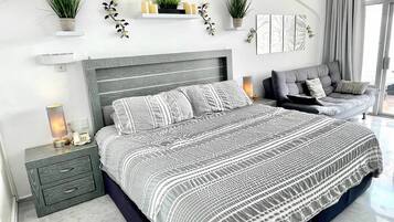 2 bedrooms, in-room safe, desk, iron/ironing board