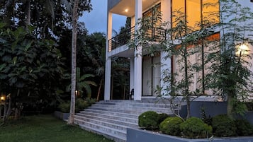 Habitación, 4 habitaciones, fumadores, balcón | Exterior