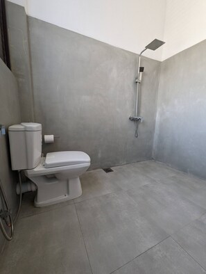 Room, 4 Bedrooms, Smoking, Balcony | Bilik Mandi