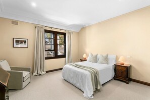 2 makuuhuonetta, silitysrauta/-lauta, Wi-Fi, vuodevaatteet