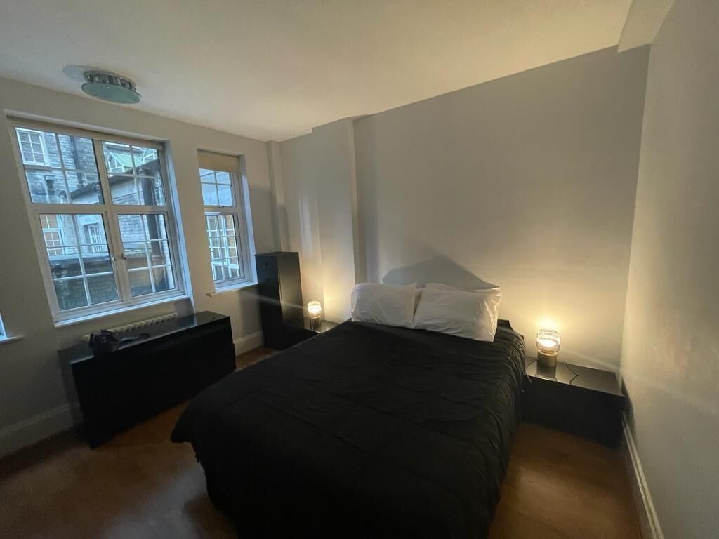 1 dormitorio, tabla de planchar con plancha, wifi y ropa de cama
