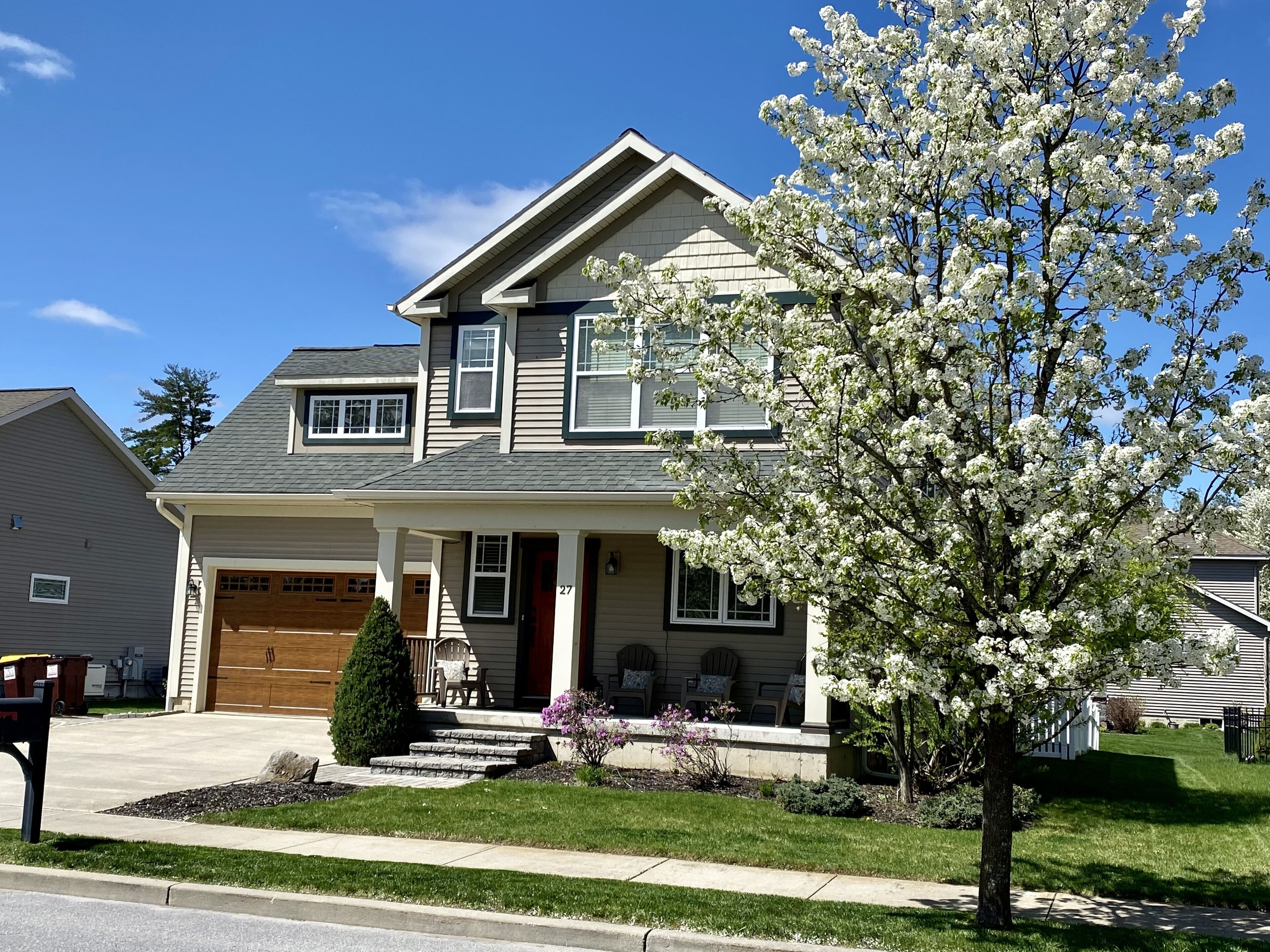 Meticulous Downtown Sararoga Home - Seasonal or Tu-Mon weekly w/ Tesla charging!