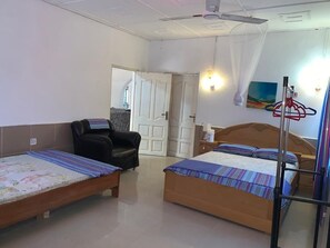 2 bedrooms, iron/ironing board, bed sheets - Inviting 3-Bed Apartment in Kumasi Ashanti Ghana (Kumasi Ashanti Ghana)