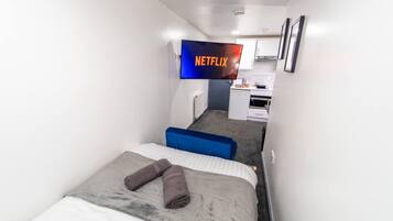 Iron/ironing board, WiFi, bed sheets